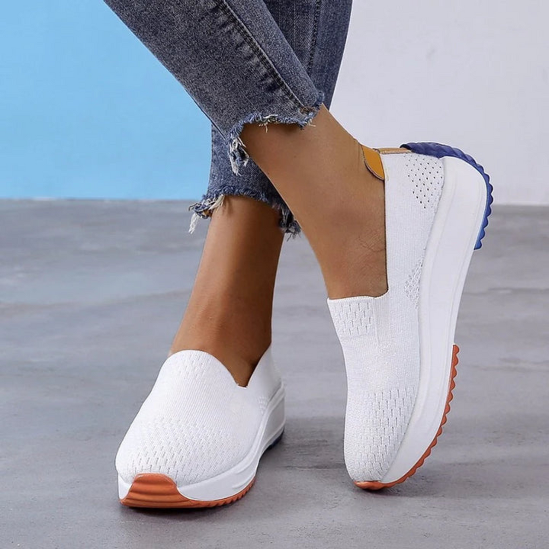 VIDA Weit geschnittene Slipper-Schuhe