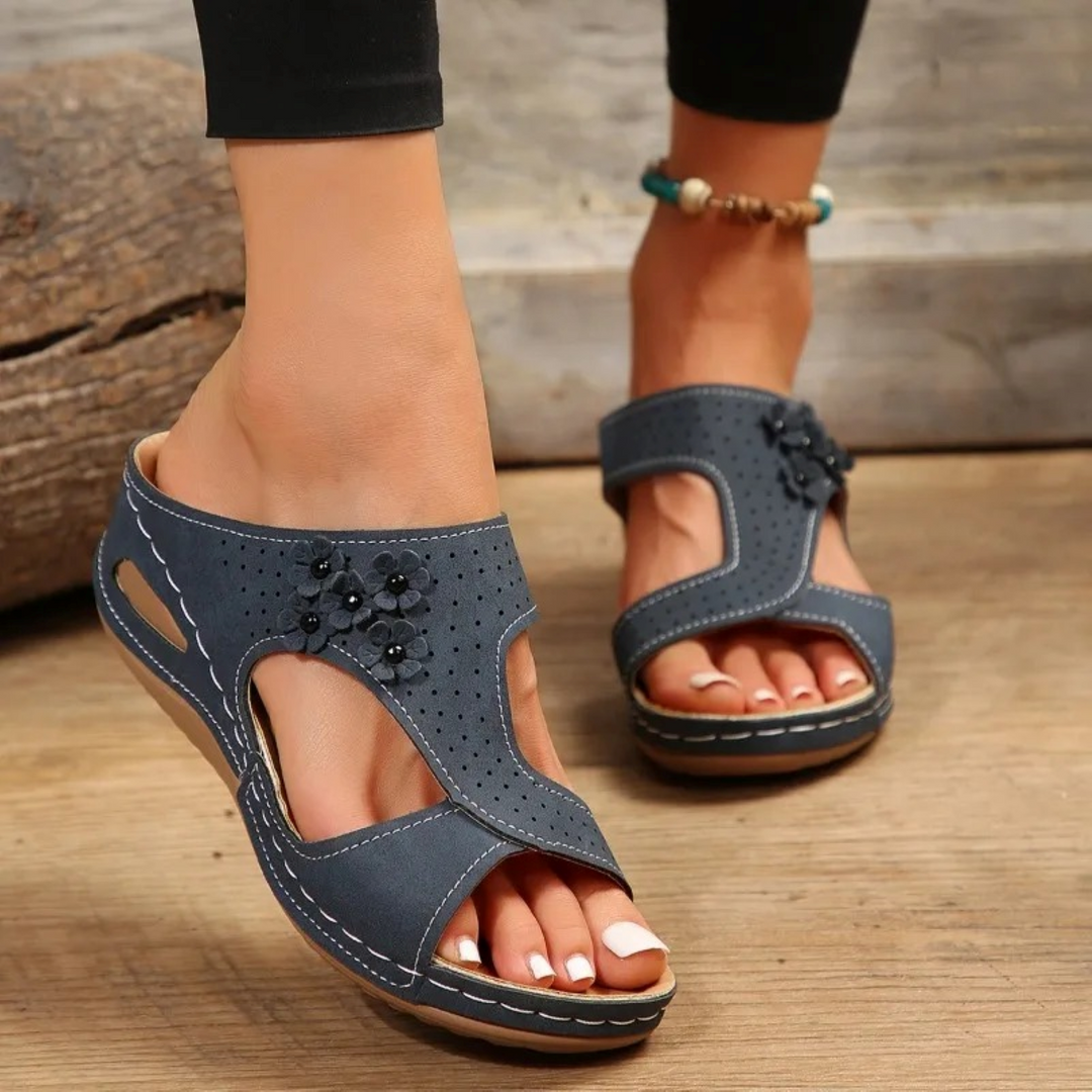 VIDA Retro-Damen Sandalen mit Blumendetails