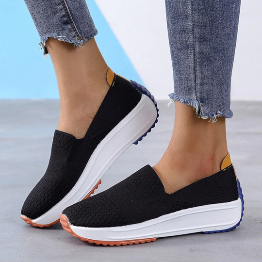 VIDA Weit geschnittene Slipper-Schuhe