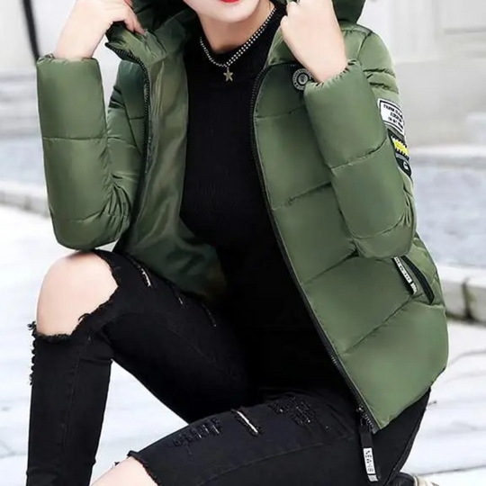 Frisira - Daunenjacke Damen – Leichte Steppjacke mit Kapuze und stylischem Schnitt