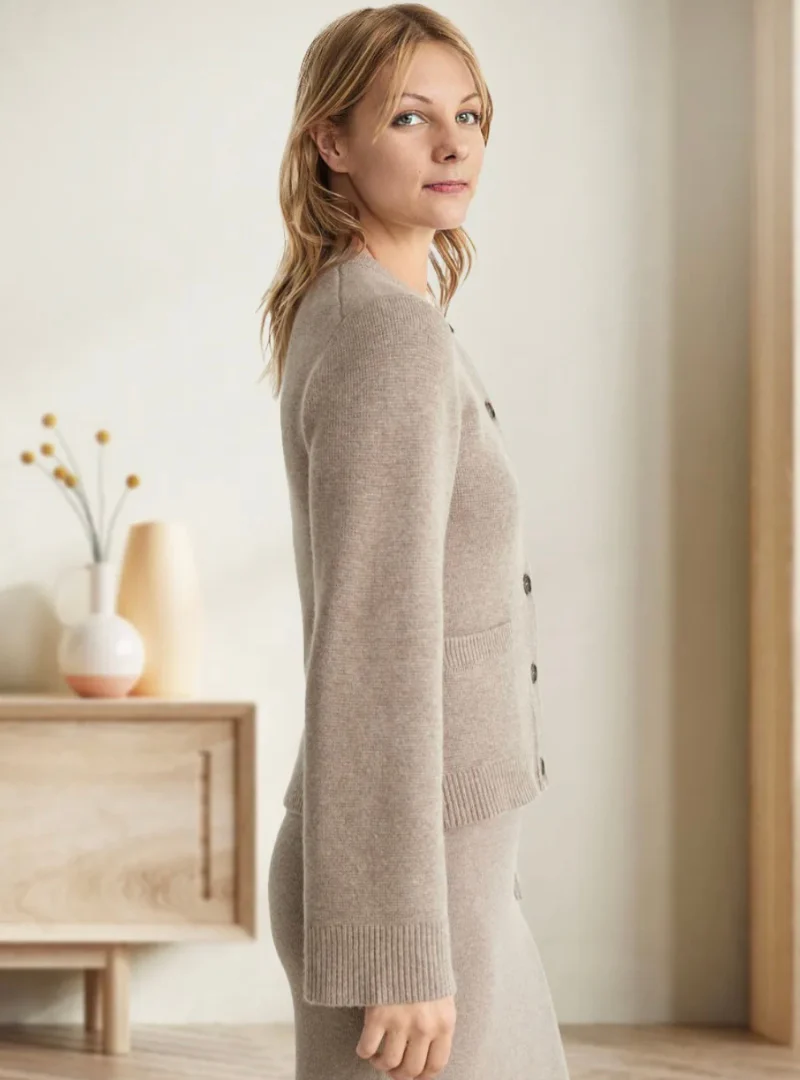 Femalin - Damen Cardigan mit Knopfleiste, Langarm, Rundhalsausschnitt, Lockerer Schnitt