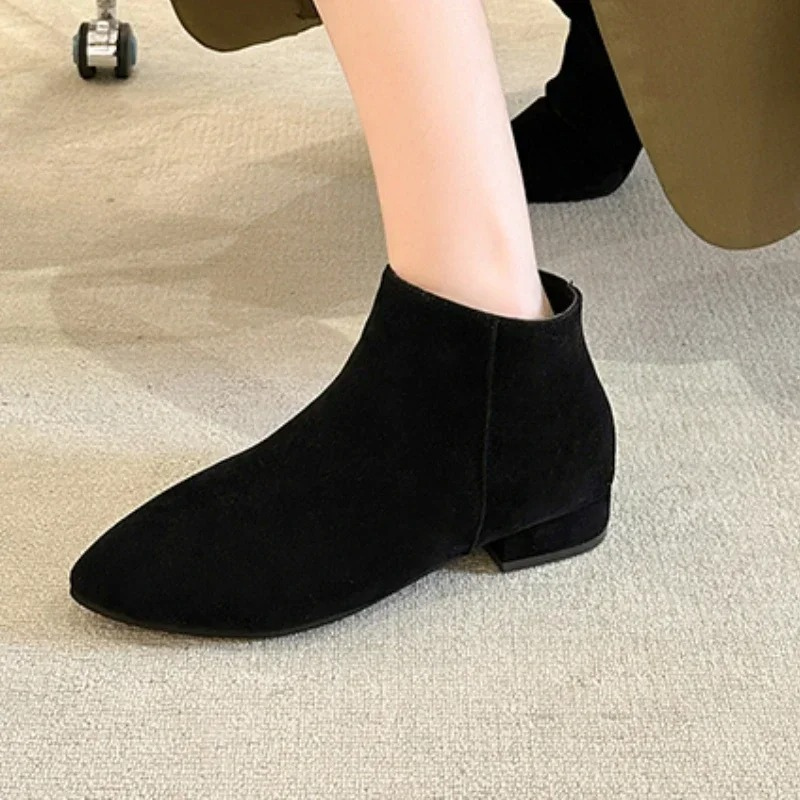 Solvane - Damen Stiefeletten mit Flachem Absatz und Seitlichem Reißverschluss, Elegant