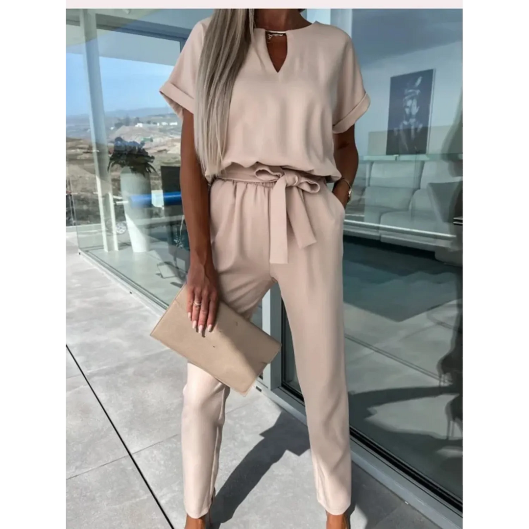 VIDA Jumpsuit | Elegante trendige Latzhose für Frauen